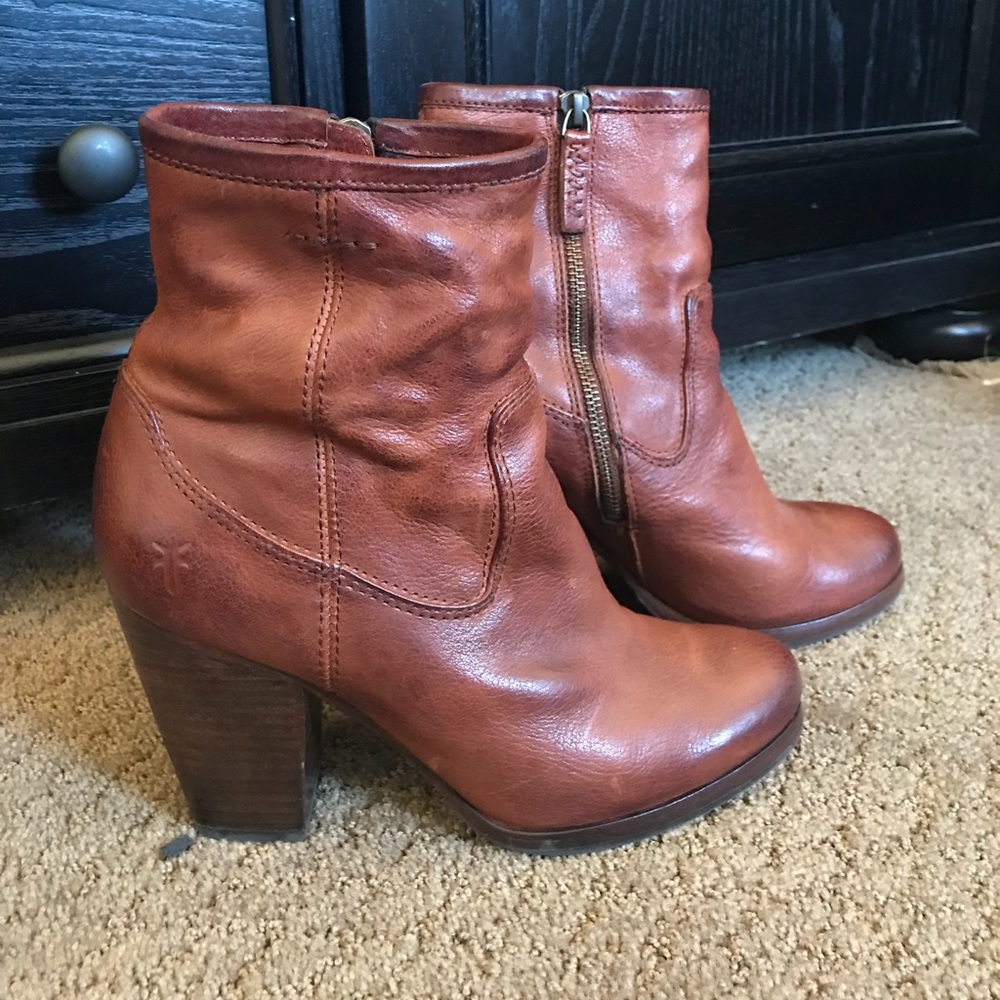 ALL 5* SELLER Frye Patty ARTISAN Zip booties
